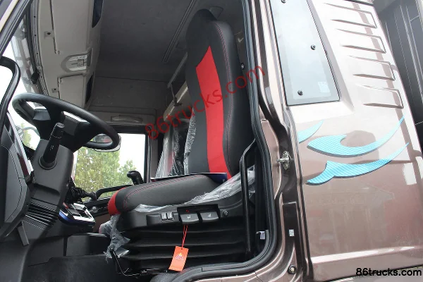 FAW Jiefang Qingdao Long VH 2.0 Edition 250hp 4X2(6 wheels) 6.75m Stake Cargo Truck (China VI) (Axle Ratio 4.111) Cab (2) | 86Trucks