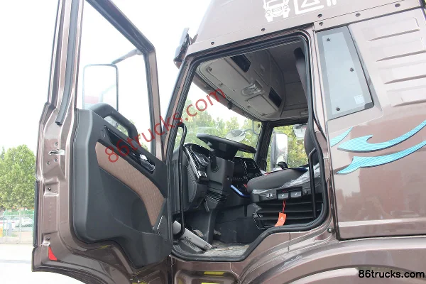 FAW Jiefang Qingdao Long VH 2.0 Edition 250hp 4X2(6 wheels) 6.75m Stake Cargo Truck (China VI) (Axle Ratio 4.111) Cab (1) | 86Trucks