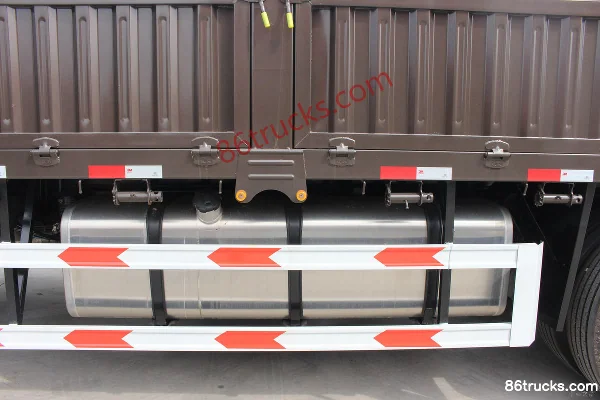 FAW Jiefang Qingdao Long VH 2.0 Edition 250hp 4X2(6 wheels) 6.75m Stake Cargo Truck (China VI) (Axle Ratio 4.111) Body (3) | 86Trucks