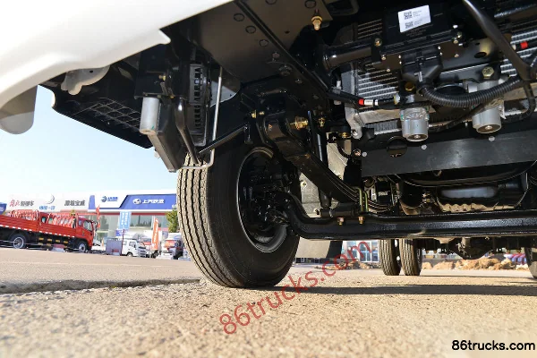 Isuzu M100 120hp 4X2(6 wheels) 4.185m single-row flatbed light truck (China VI) Chassis (2) | 86Trucks