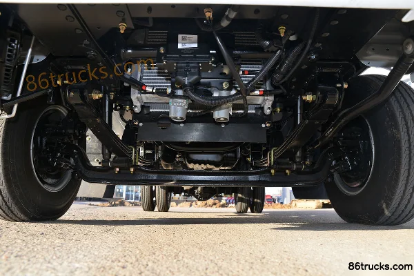 Isuzu M100 120hp 4X2(6 wheels) 4.185m single-row flatbed light truck (China VI) Chassis (1) | 86Trucks