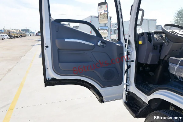 Foton Aoling New Jieyun Youth Edition 132 hp 4X2(6 wheels) 4.17m single-row flatbed light truck (China VI) Cab (2) | 86Trucks