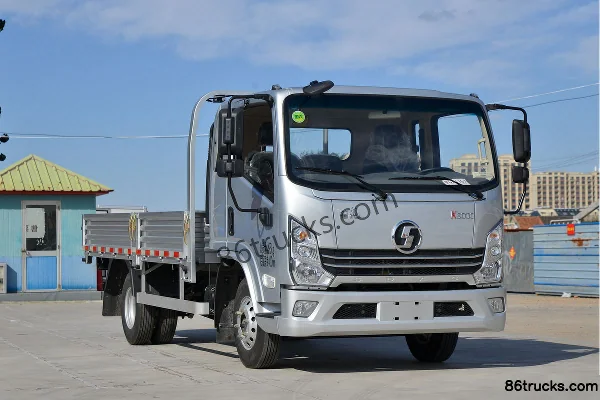 SHACMAN Light Truck Delong K3000 170 hp 4X2(6 wheels) 5.25m semi-row flatbed cargo truck Exterior