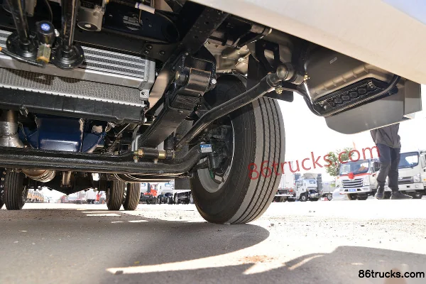 SHACMAN Light Truck Delong K3000 Comfort 190hp 4X2(6 wheels) 5.4m Semi-row Flatbed Cargo Truck (China VI) Chassis (3) | 86Trucks