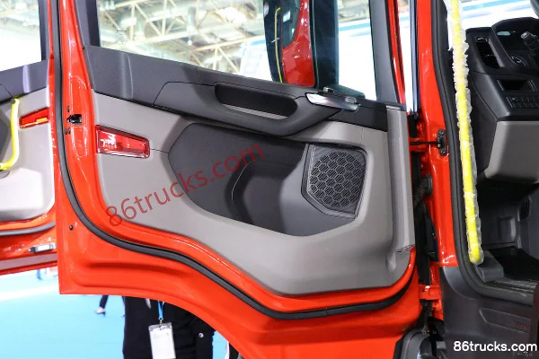Scania P Series 450 hp 6X4(10 wheels) Strong Arm Breaching Fire Truck Chassis (China VI) Cab (3) | 86Trucks
