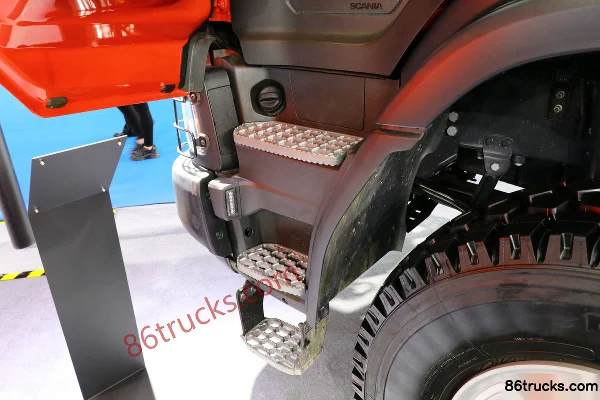 Scania P Series XT 450 hp 4X4(6 wheels) Airport Rapid Response Vehicle Chassis (China VI) Cab (3) | 86Trucks