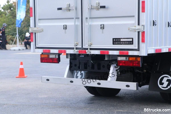SHACMAN Light Truck Delong K5000 150 hp 4X2(6 wheels) 4.18m AMT Automatic Single Row Van Light Truck (China VI) Cab (1) | 86Trucks