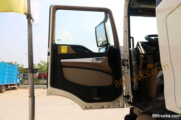 Sinotruk HOWO TX 220 ch 4X2(6 roues) camion porteur fourgon 7,8 m (China VI) Cabine (1) | 86Trucks