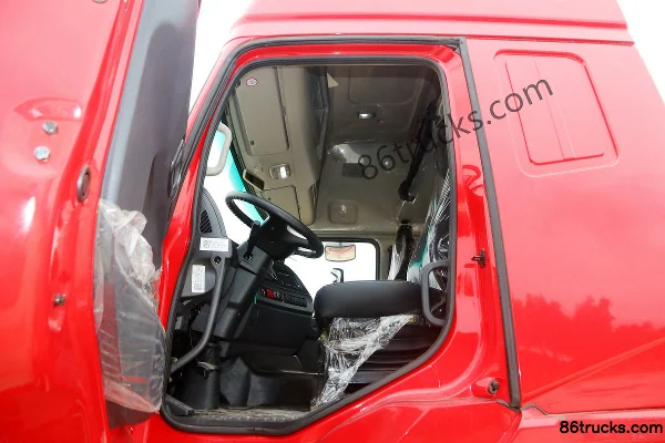 Dongfeng Duolika D9K 220 hp 4X2(6 wheels) 8.6m Van Cargo Truck (Beijing VI) Cab (2) | 86Trucks