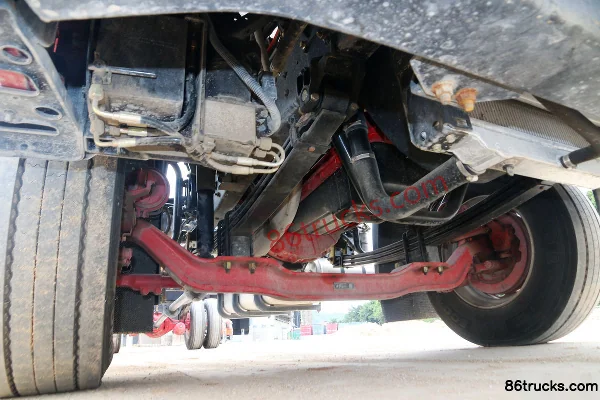 Dongfeng Duolika D9K 220 hp 4X2(6 wheels) 8.6m Van Cargo Truck (Beijing VI) Chassis (2) | 86Trucks