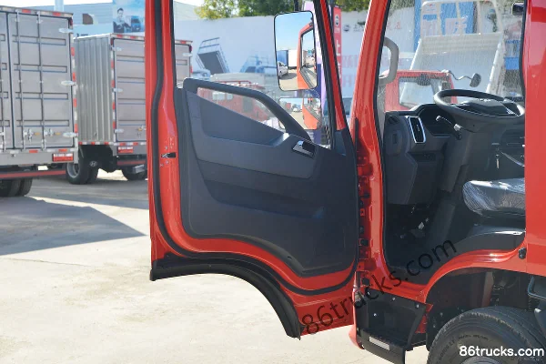 Yuejin Chaoyue C500 150 hp 4X2(6 wheels) 4.2m Single Row Cage Light Truck (China VI) Cab (2) | 86Trucks