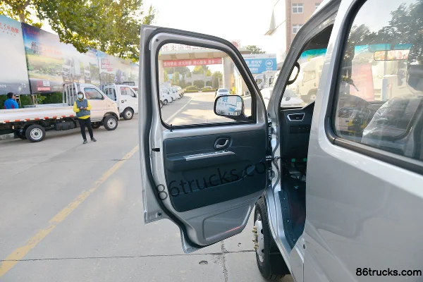 Dongfeng T3 (formerly Xiaobawang W) 1.6L 123hp 4X2(6 wheels) 3.05m Double Row Flatbed Mini Truck (China VI) Cab (1) | 86Trucks