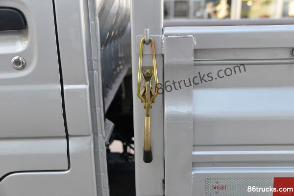 Dongfeng T3 (formerly Xiaobawang W) 1.5L 113 hp 4X2(6 wheels) 2.7m single-row flatbed light truck (China VI) (with A/C) (single rear tire) B