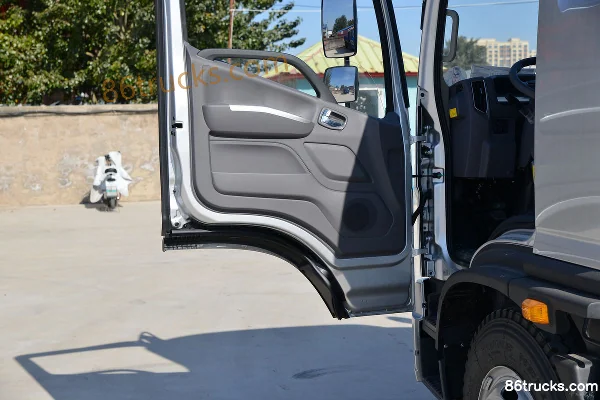 Foton Aulin New Jiyun 200 hp 4X2(6 wheels) 5.25m Semi-row Grille Van Cargo Truck (China VI) Cab (2) | 86Trucks