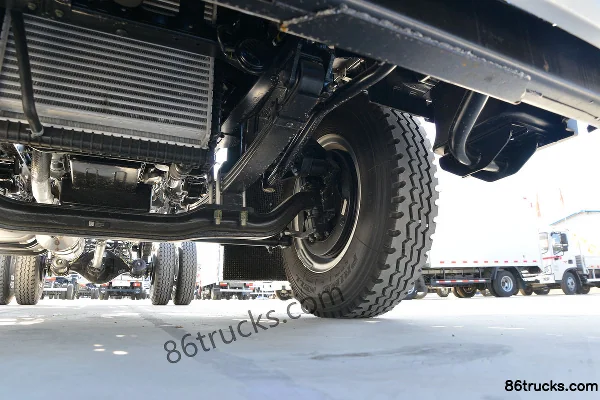 Foton Aulin New Jiyun 200 hp 4X2(6 wheels) 5.25m Semi-row Grille Van Cargo Truck (China VI) Chassis (3) | 86Trucks