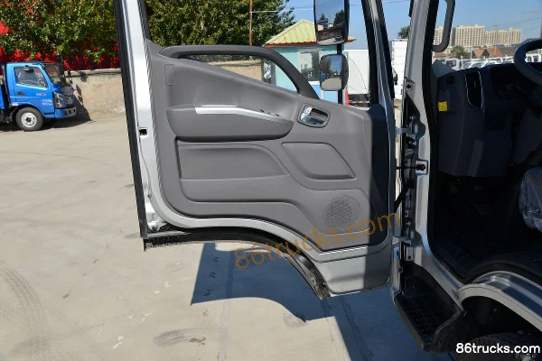 Foton Aoling Supersonic 158 hp 4X2(6 wheels) 4.14m Single Row Box Light Truck (China VI) Cab (2) | 86Trucks