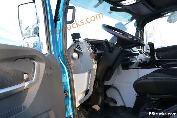 Feidi W7 220hp 4X2(6 wheels) 5.2m semi-pen van truck (China VI) Cab (3) | 86Trucks