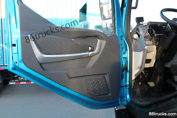 Feidi W7 220hp 4X2(6 wheels) 5.2m semi-pen van truck (China VI) Cab (1) | 86Trucks