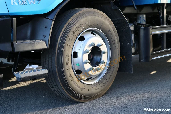 Feidi W7 220hp 4X2(6 wheels) 5.2m semi-pen van truck (China VI) Chassis (2) | 86Trucks