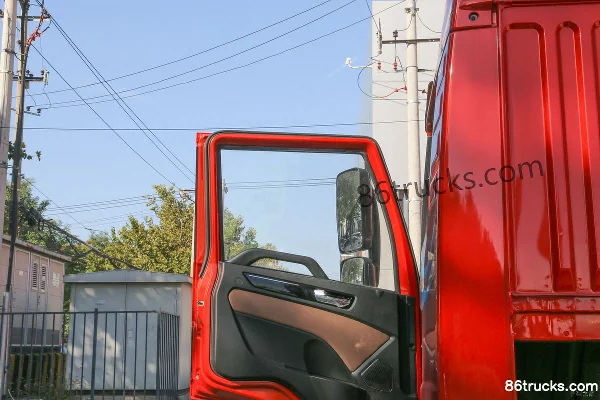 FAW Jiefang Qingdao Long VH 250hp 4X2(6 wheels) 6.75m stake truck (China VI) (Fast Gear 10-speed) Cab (2) | 86Trucks