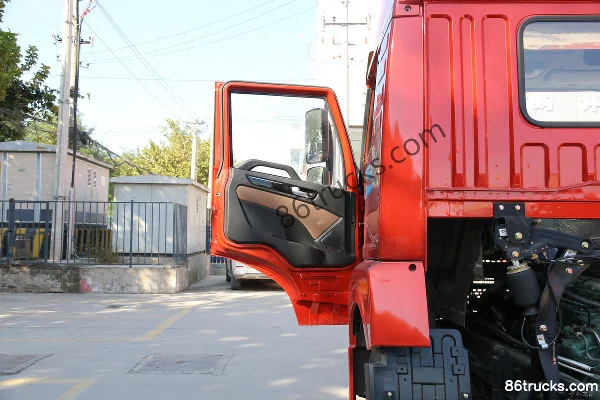 FAW Jiefang Qingdao Long VH 250hp 4X2(6 wheels) 6.75m stake truck (China VI) (Fast Gear 10-speed) Cab (1) | 86Trucks