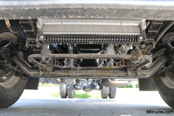 Foton Aoling Dahuangfeng version montagne 245 ch 4X2(6 roues) camion porteur 6,8 m cabine approfondie fourgon (toit plat) Châssis (1) | 86Tr