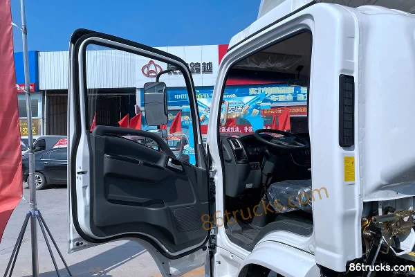 SHACMAN Light Truck Delong K3000 4.18m Pure Electric Van Cargo Truck 98.04kWh 4X2(6 wheels) Interior (1) | 86Trucks