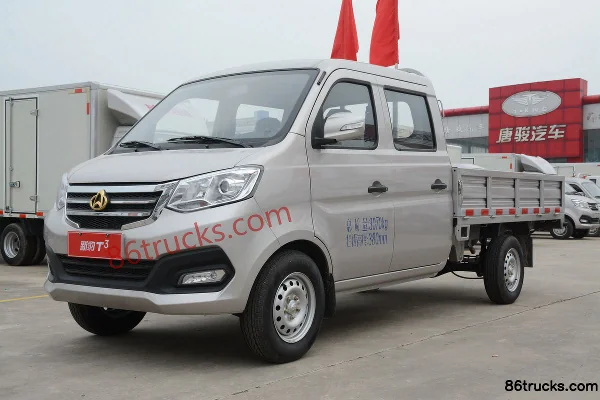Changan Kuayue Xinbao T3 Comfort Edition 1.5L Gasoline 112hp 4X2(6 wheels) 2.52m Double Row Flatbed Truck (Single Rear Wheel) Exterior (3)