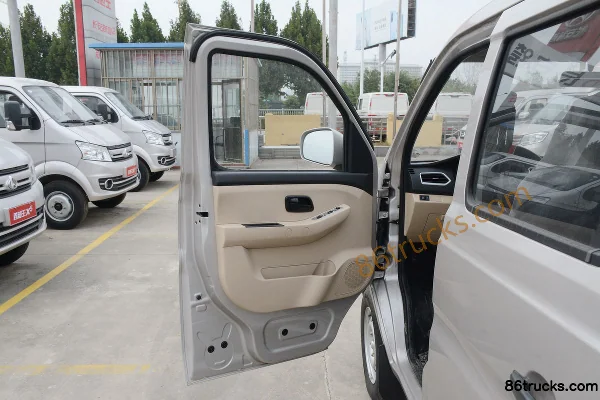 Changan Kuayue Xinbao T3 Comfort Edition 1.5L Gasoline 112hp 4X2(6 wheels) 2.52m Double Row Flatbed Truck (Single Rear Wheel) Cab (2) | 86Tr