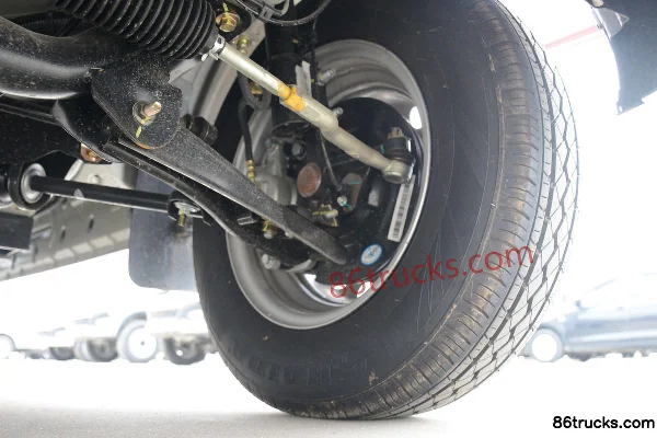 Changan Kuayue Xinbao T3 Comfort Edition 1.5L Gasoline 112hp 4X2(6 wheels) 2.52m Double Row Flatbed Truck (Single Rear Wheel) Chassis (3)