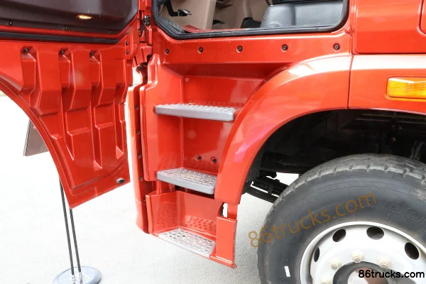 FAW Jiefang Qingdao JH6 Heavy Truck Leading Edition 2.0 290 hp 6X2(8 wheels) 9.5 m Stake Truck (China VI) (435 Rear Axle) Cab (2) | 86Trucks