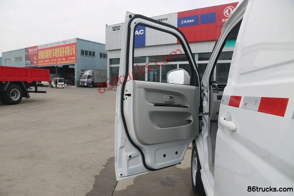 SRM Xinyuan X30L EV Standard Type 4.495 m pure electric van truck Cab (1) | 86Trucks