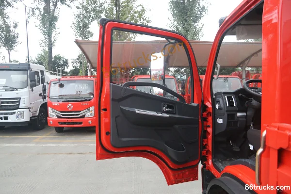 Dongfeng Duolika D8 150 hp 4X2(6 wheels) 5.6m Single Row Flatbed Cargo Truck Cab (1) | 86Trucks