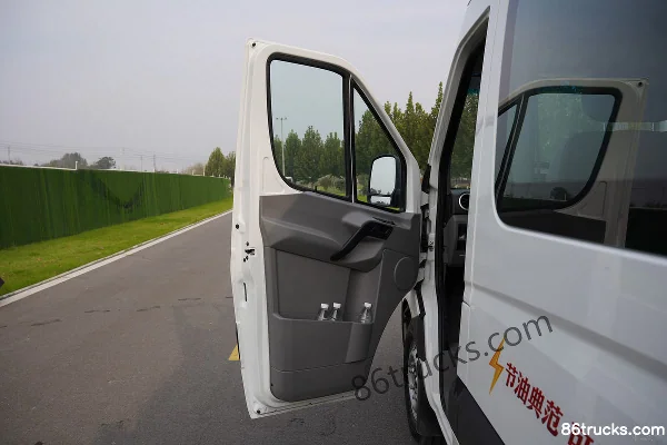 JAC Star 5 Series Fuel-Saving King Plus Basic Type 129hp 7-Seat 2.0T Diesel Enclosed Light Bus Cab (2) | 86Trucks