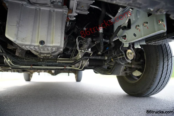 JAC Star 5 Series Fuel-Saving King Plus Basic Type 129hp 7-Seat 2.0T Diesel Enclosed Light Bus Chassis (3) | 86Trucks