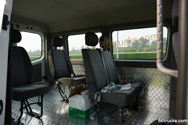 JAC Star 5 Series Fuel-Saving King Plus Basic Type 129hp 7-Seat 2.0T Diesel Enclosed Light Bus Cargo Box (1) | 86Trucks