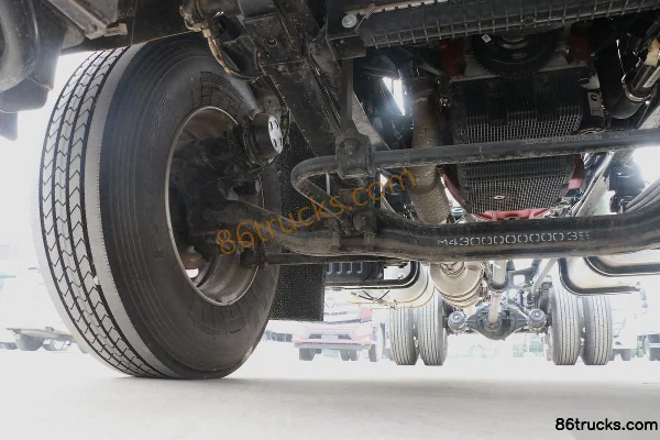 Foton Auman R-series 210 hp 4X2(6 wheels) 6.1m flatbed cargo truck Chassis (2) | 86Trucks