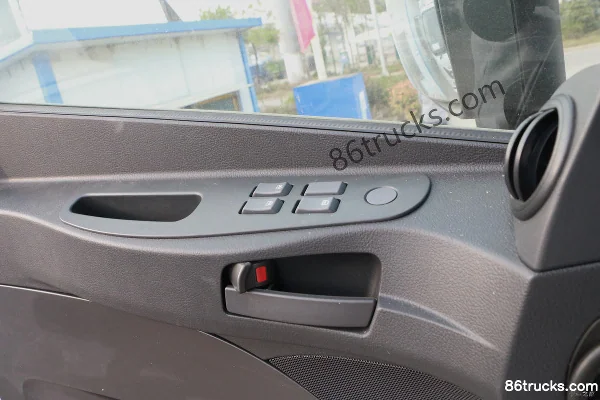 Foton Auman GTL Heavy Truck 290hp 6X2(8 wheels) 8m Refrigerated Truck (China VI) Cab (3) | 86Trucks