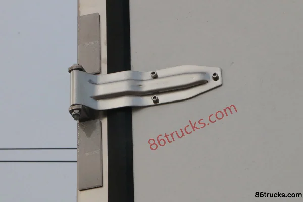 Foton Auman GTL Heavy Truck 290hp 6X2(8 wheels) 8m Refrigerated Truck (China VI) Body (3) | 86Trucks