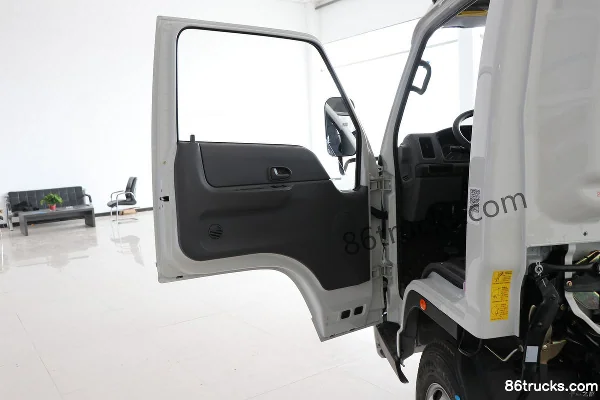 JMC Shunwei Narrow Body 143hp 4X2(6 wheels) 3.68m Single Row Stake Light Truck (China VI) (Air Brake) Cab (1) | 86Trucks
