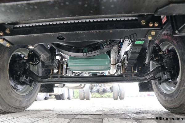 FAW Jiefang J6L Medium Truck Elite Edition 220hp 4X2(6 wheels) 7.8m Van Cargo Truck (China VI) (High Roof) (Axle Ratio 4.875) Chassis (1)