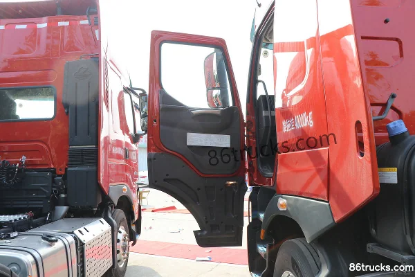 Dongfeng Liuqi Chenglong H7 Heavy Truck Luhang Edition 600 hp 6X4(10 wheels) AMT Automatic Tractor Truck (Rear Axle 440) Cab (1) | 86Trucks
