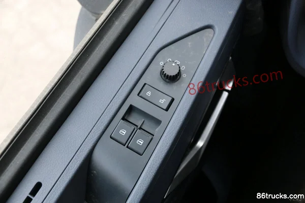Sinotruk HOWO TH7 Heavy Truck 460hp 6X4(10 wheels) Tractor Truck (China VI) Cab (2) | 86Trucks