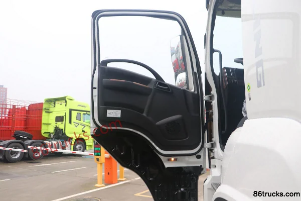 Isuzu Giga VC66 520 hp 6X4(10 wheels) Tractor Truck (China VI) Cab (1) | 86Trucks