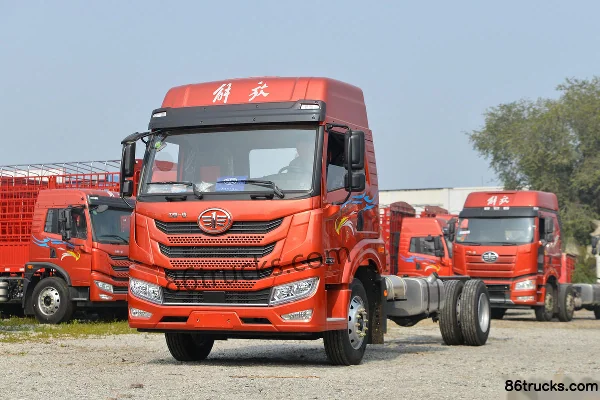 FAW Jiefang Qingdao Long VH 2.0 Edition 240 hp 4X2(6 wheels) 6.75m Stake Truck (Fast Gear 8-speed) Exterior (3) | 86Trucks