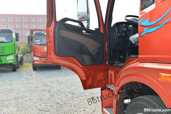 FAW Jiefang Qingdao Long VH 2.0 Edition 240 hp 4X2(6 wheels) 6.75m Stake Truck (Fast Gear 8-speed) Cab (2) | 86Trucks