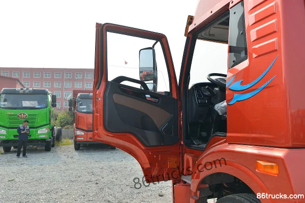FAW Jiefang Qingdao Long VH 2.0 Edition 240 hp 4X2(6 wheels) 6.75m Stake Truck (Fast Gear 8-speed) Cab (1) | 86Trucks