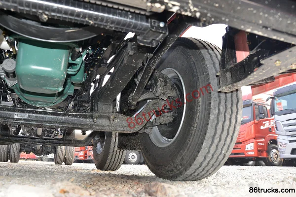 FAW Jiefang Qingdao Han V2.0 Heavy Truck 260hp 6X2(8 wheels) 9.45m LNG Van Cargo Truck Chassis (3) | 86Trucks