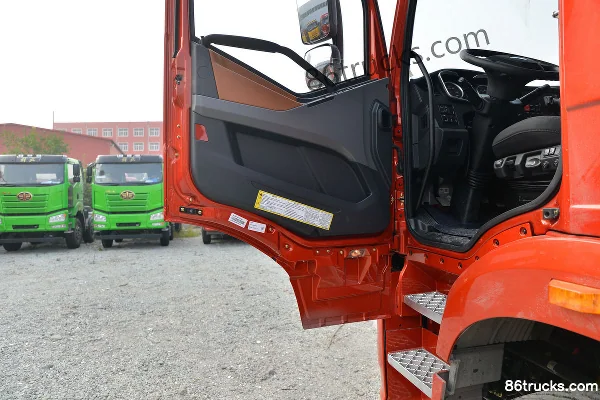 FAW Jiefang J6P Heavy Truck Zhihui Edition Green Pass Version 460 hp 8X4(12 wheels) 9.4 meters Stake Truck (China VI) Cab (2) | 86Trucks