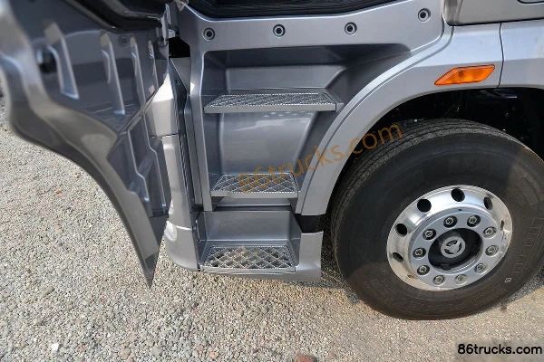FAW Jiefang J7 Heavy Truck 560hp 6X4(10 wheels) AMT automatic tractor truck (China VI) Cab (3) | 86Trucks